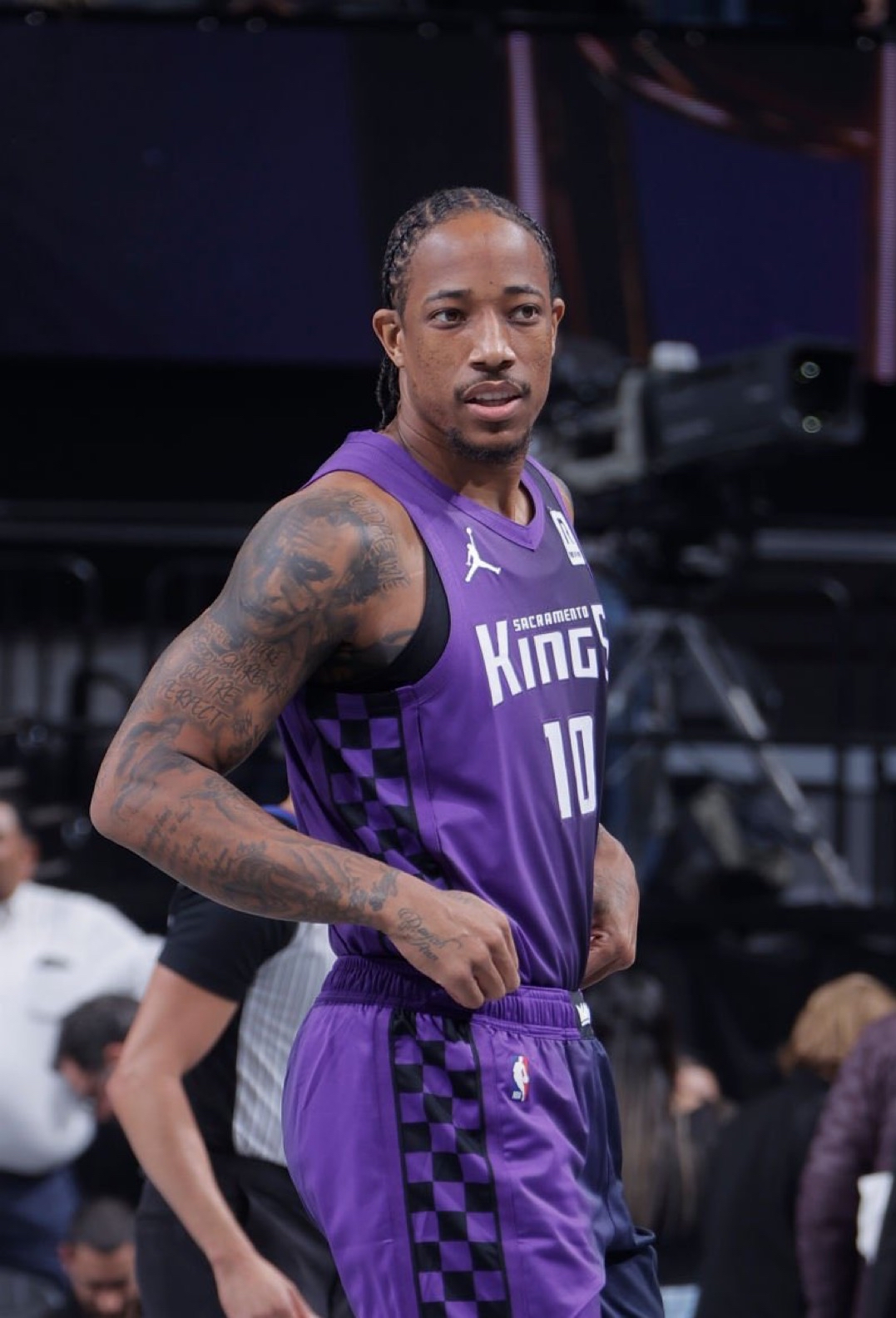 她凭借巧妙 她凭借巧妙