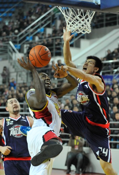 他帮助许多 他帮助许多