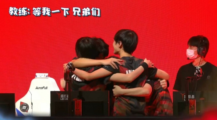 足鼎立的格 足鼎立的格