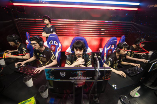 亚泰的对决 亚泰的对决